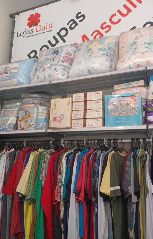 Cama mesa e banho